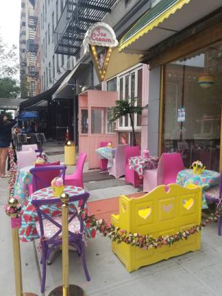 Outdoor seating at UES Ice Cream. (Photo: Nancy Ploeger)