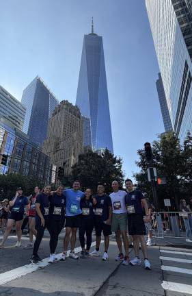 Runners from the 66th Precinct on the Manhattan side of T2T.