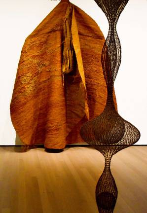 A dense, pendulous weaving by Magdalena Abakanowicz couldn’t be more different from Ruth Asawa's floating forms, yet both were part of a movement to relocate fiber from the craft shelf to the art gallery. Photo: Adel Gorgy