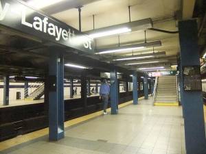 Homeless man killed on F train after being put in headlock by ex-Marine, ruled a homicide