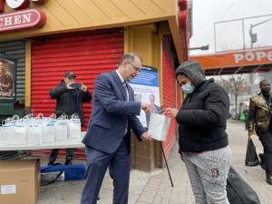 Manhattan Borough President Mark Levine giving out “COVID Safety Bags” at 125th Street and St. Nicholas Ave. on Thursday, April 7, 2022. Photo courtesy of Office of Mark Levine