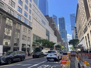 The current 34th St. corridor, where cars and buses line up bumper to bumper down each block due to traffic and zoned-off lanes. (Photo: Jacqueline Gordon)