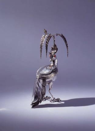Dagobert Peche (1887-1923) Bird-shaped candy box, 1920. Execution: Wiener Werksta¨tte Silver; coral. Neue Galerie New York