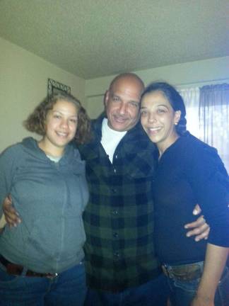 Angel Soler with his daughters. Photo courtesy of Angel Soler