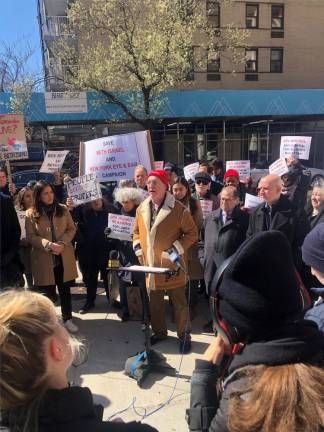 Samuel Kleinplatz, one of the speakers at a rally on March 24, said he survived a heart attack after being rushed to Beth Israel last year, but warned that a heart attack victim only has an eight minute window to start receiving treatment. Lack of nearby health care could mean death, he claimed. Photo: Keith J. Kelly