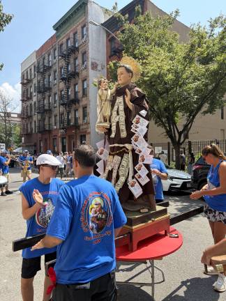 East Harlem Giglio Feast thrills Saint Anthony on East 116th Street, Sunday Aug. 9.