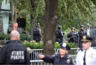 NYPD stands guard at a pro Israel rally. Photo: Alex Krales/THE CITY