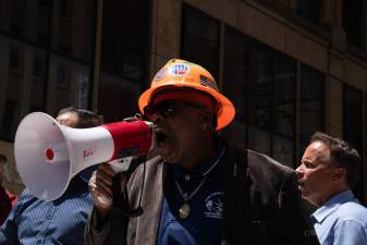 Anthony Williamson, Local 79 spokesperson, leading a chant on July 9, blasting the non-union developers behind the troubled building.