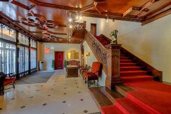 The lobby of the Ukrainian Institute of America. Photo: Pavol Roskovensky