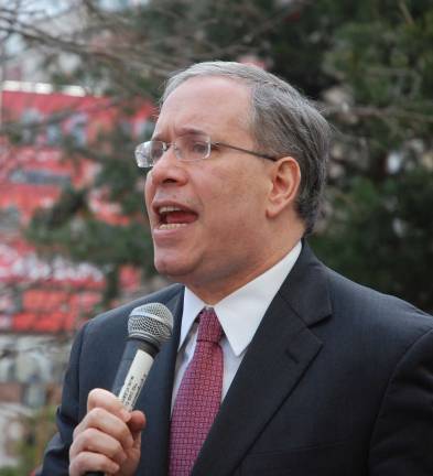 A recent report by Comptroller Scott Stringer showed that while business throughout the city is booming, many low-income and minority business owners are being left out of the profits. Photo: Thomas Good, via Wikimedia Commons