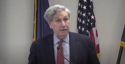 Carl Weisbrod, chair of the MTA’s Traffic Mobility Board, helms a Nov. 30 briefing on the toll rate recommendations the board has arrived at for congestion pricing.