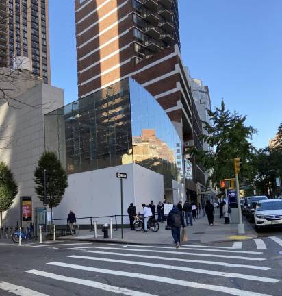 Partially covered Apple Store on Broadway and 67th Street. Photo: Alexis Gelber