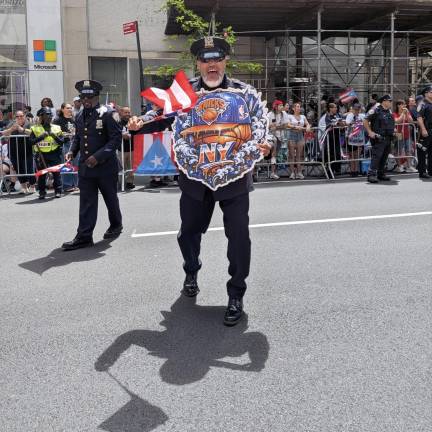 Cops at the Puerto Rican love the Knicks too.