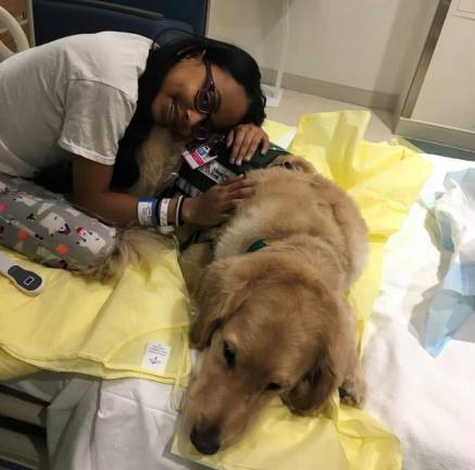 Kayla snuggling with Amos. (Photo: Mount Sinai Kravis Children’s Hospital)