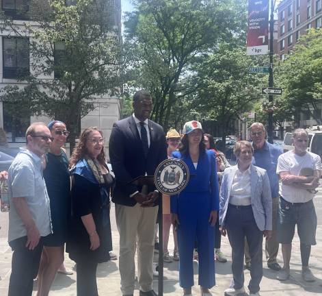 State legislators have passed a bill that would provide ground rent rebates to Battery Park City residents, and are calling on Governor Kathy Hochul to sign it into law.