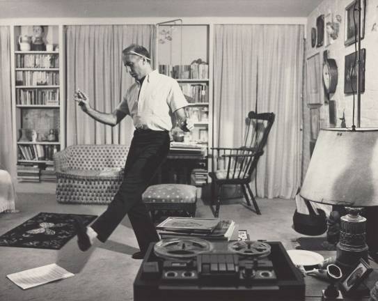 Jerome Robbins dancing in his living room in 1959. Silver gelatin print. Photo: Philippe Halsman. ©Halsman Archive