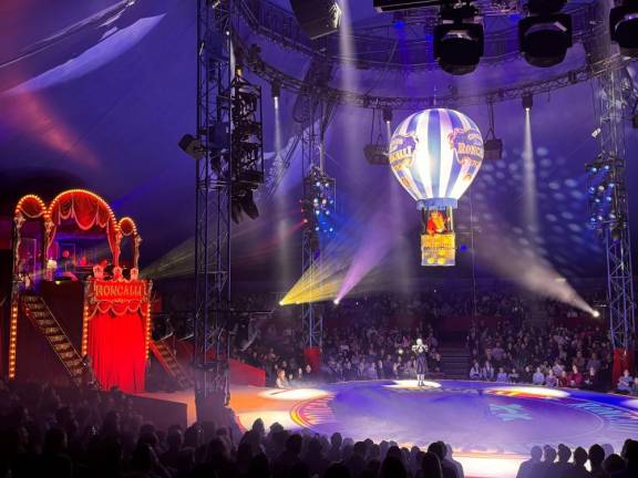 <b>For the first time ever, there are no animals in the Big Apple Circus, which has expanded the number of human performing artists to 34, including six dancers drawn from the NYC area</b>. Photo: Heather Stein &amp; Geoffrey Potter