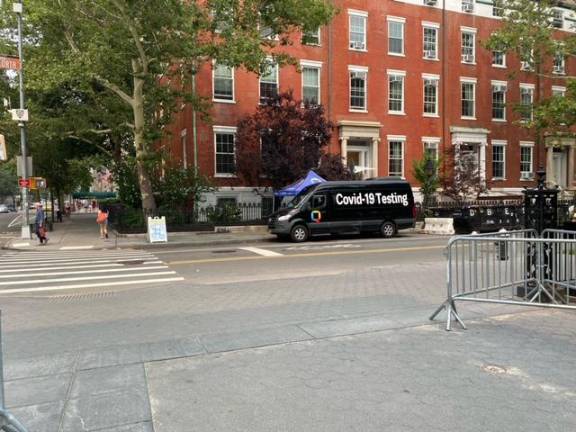 A pop-up COVID testing site outside the park’s central north entrance. Photo: Darya Foroohar