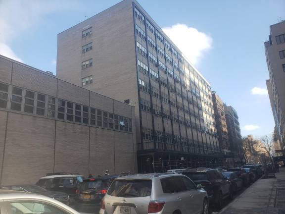 The writer is renewing a call to turn the former NYPD Academy on E. 20th St. in a public school.