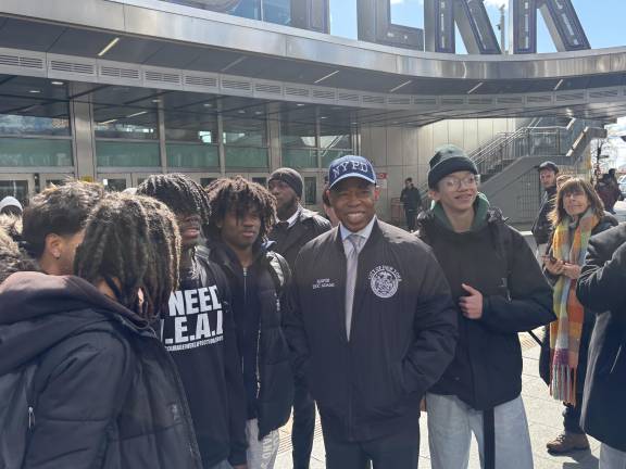 Mayor Eric Adams headed down to the Ferry area to take out the ticket scams for himself on April 8, but treated it more like a campaign stop, posing for selfies with surprised people at the terminal. The visit did nothing to alter the level of unauthorized ferry ticket scammers.