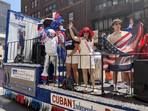 Cuban Day Parade brings multitudes to Madison Avenue. Cuba! America!