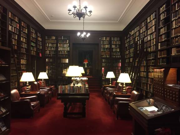 The interior of the Harvard Club on West 44th Street, a block known as Clubhouse Row where politicians have been raising funds for more than a century. Photo via Wikimedia Commons 