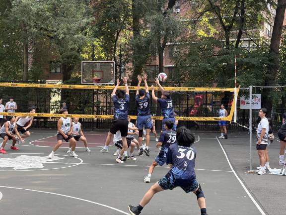 Chinese 9-Man Volleyball thrills Seward Park.