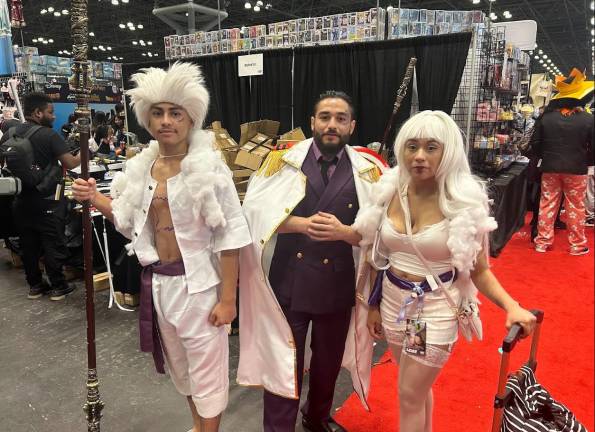 Cosplayers as Gear 5 Luffy, Jewlery Bonney and Monkey D. Garp strike a pose.