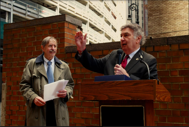 Rabbi Joseph Potasnick, Executive Vice President, New York Board of Rabbis (at podium), received the Gershom Mendes Seixas Religious Freedom Award from Ambrose Madison Richardson (left), President of the Lower Manhattan Historical Association. Photo: Wellington Chen, LMHA Board of Directors