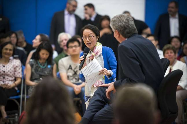 Council Member Margaret Chin and Mayor Bill de Blasio at the June 21 town hall meeting at the Chinatown YMCA/University Settlement. Photo: Ed Reed/Mayoral Photography Office.