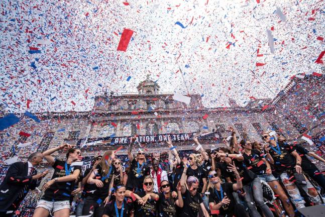 Mayor Bill de Blasio and First Lady Chirlane McCray presented members of the United States women’s national soccer team with keys to the city. Photo: Michael Appleton/Mayoral Photography Office