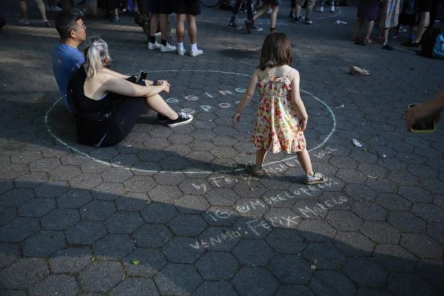 New Yorkers sit in a hugging spot at Tompkins Square Park, May 2022. Photo: Gabo Rodriguez-Tossas