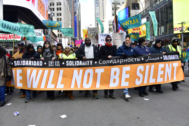 Some banners in Manhattan on March 28 sported slogans expressing international solidarity to the “No Kings” movement.