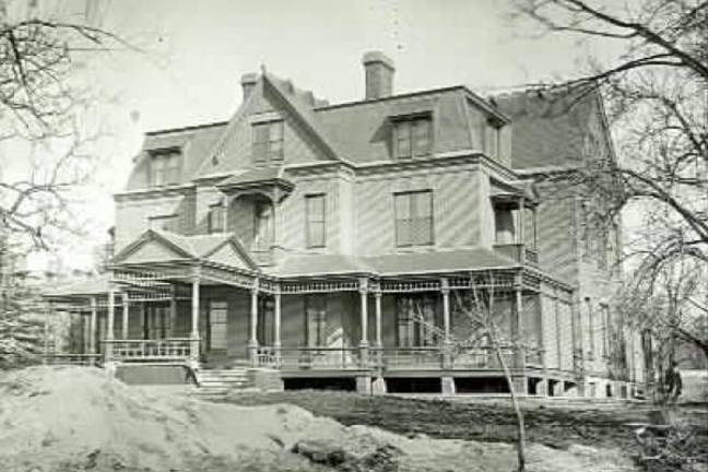 What used to be the Bloomingdale Asylum’s <i>Macy Villa</i> located on 515 W 116th Street in Morningside Heights in 1890. Photo: Harlemworldmagazine.com.