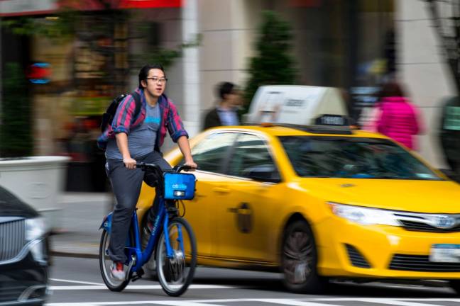 On Fifth Avenue. Photo: Doug Davey, via flickr