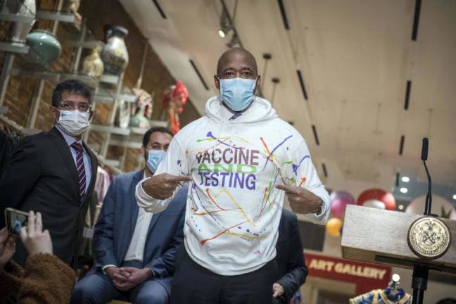 Mayor Eric Adams issued the “Small Business Forward” executive order to reform existing business regulations in early January at Pearl River Mart, Manhattan. Photo: Ed Reed/Mayoral Photography Office.