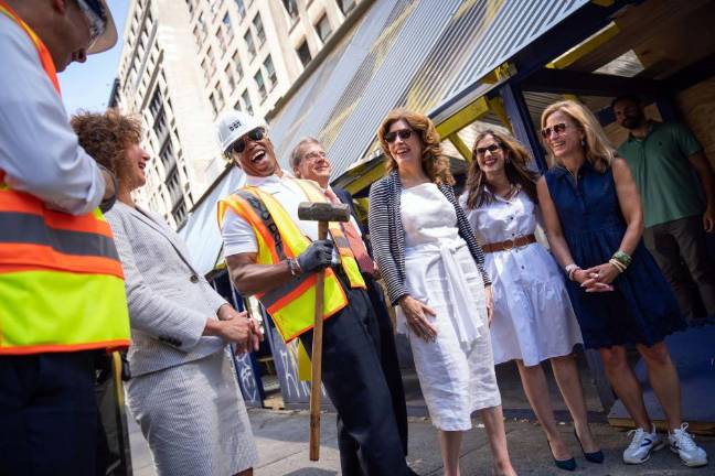 Mayor Eric Adams announces a new enforcement initiative spotlighting active outdoor dining sheds and removing abandoned sheds that were part of restaurants that have shut down. West 32nd Street and Fifth Avenue, Thursday, August 18, 2022. Photo: Ed Reed/Mayoral Photography Office.