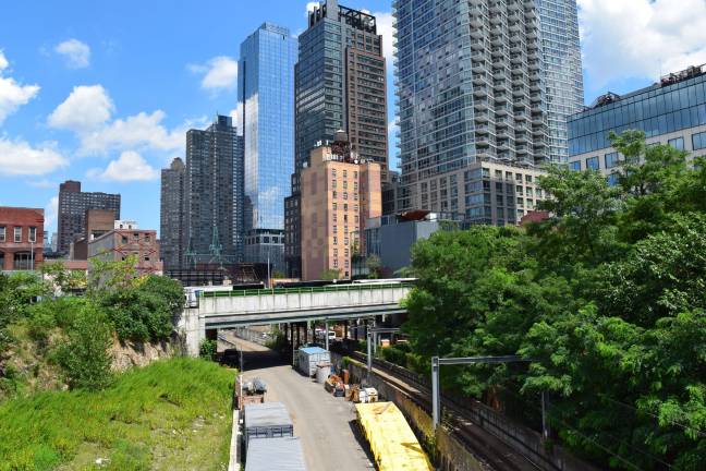 A new portion of Hudson Park and Boulevard will be built over an Amtrak rail cut that runs from West 36th Street to West 39th Street. Photo: Michael Garofalo