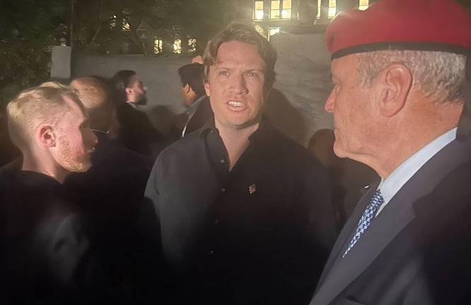 Curtis Sliwa, Republican candidate for mayor, in his Guardian Angels red beret, chats with Young Republican leaders Brent Modern (left) and Stefano Forte (center).
