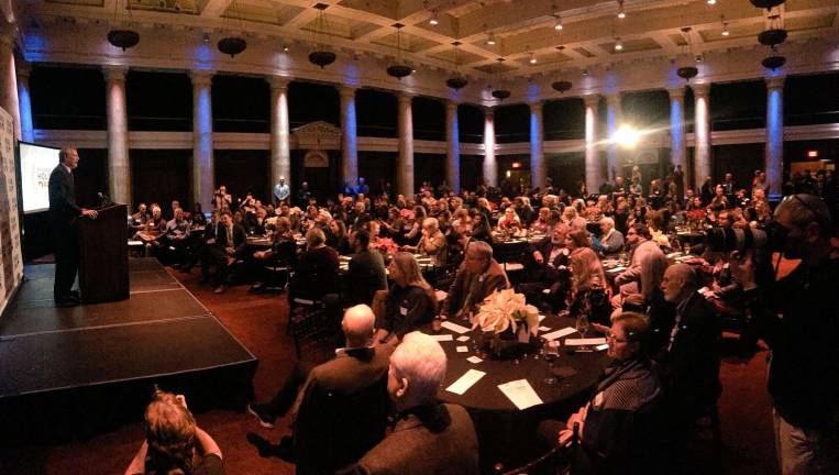 Mayor Bill de Blasio addresses 150-plus supporters of the liberal advocacy group Progress Iowa at the Temple for Performing Arts in downtown Des Moines on December 19th. A speech to the group in 2014 helped launch Bernie Sanders’ presidential campaign. Photo: Eric Phillips / Mayoral press secretary