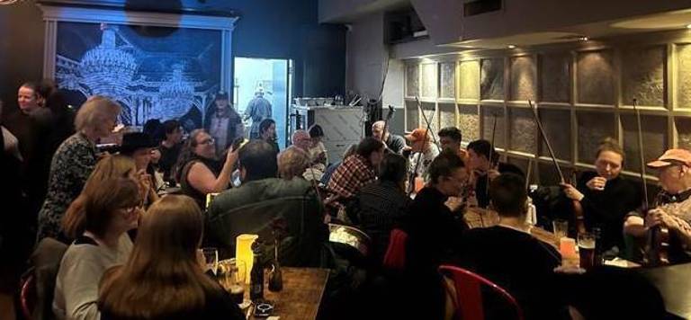 An impromptu Irish music session at Mary O’s on Avenue A in the East Village is held every Thursday evening. Each day of the week, the wandering troubadours perform for free in a different Irish pub in Manhattan playing traditional Irish instruments.