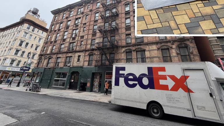Madman wielding large meat cleaver, Wei Chan, was shot dead by NYPD inside 126 Ludlow St.