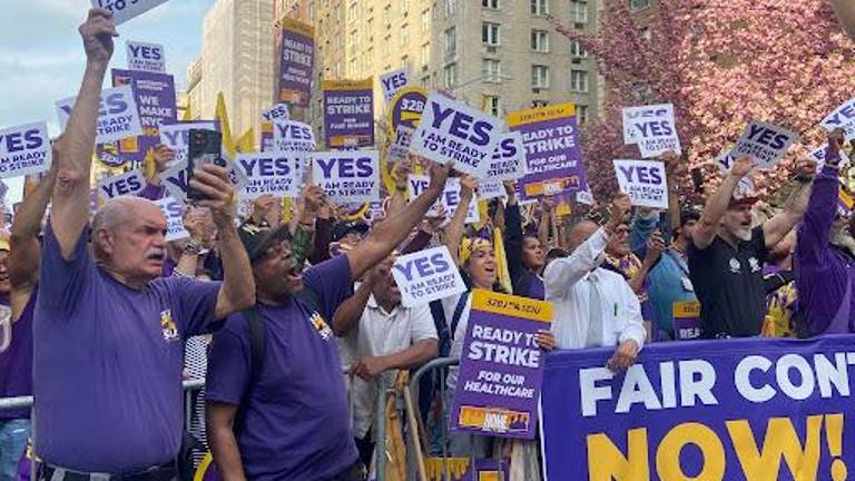 32BJ SEIU members, 10,000 strong, vote on April 15, 2026, in Manhattan to authorize bargaining committee to call for a strike if no deal on wages, health care can be reached with the Realty Advisory Board.