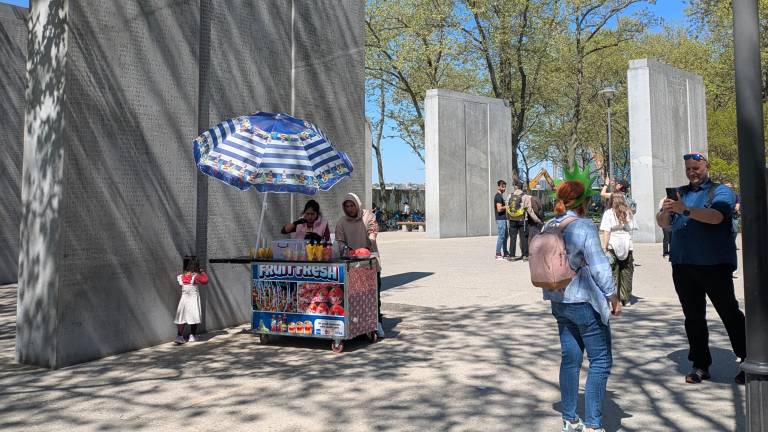 Illegal vending at the East Coast Memorial, April 28, 2025.