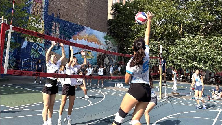 Chinese Volleyball thrills Henry M. Jackson Park where 6-Woman teams competed.