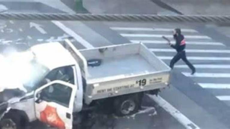 Sayfullo Saipov left behind notes that prosecutors said linked him to Islamic terrorism on day he drove a truck rented from Home Depot onto a West Side bike path killing eight people before he was shot by cops trying to flee. Photo: NYPD surveillance video via Fox News